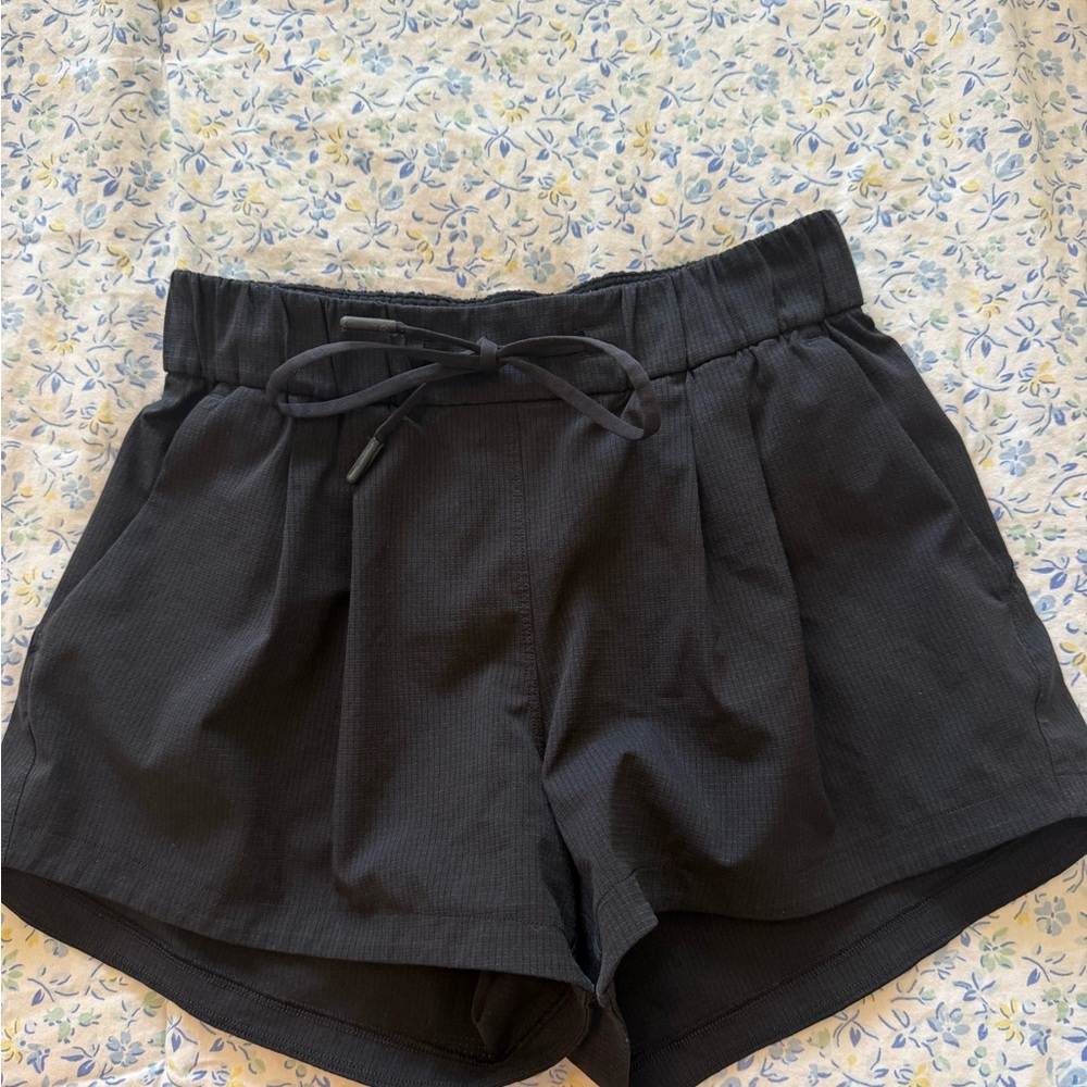 Lululemon Stroll at Sundown Shorts